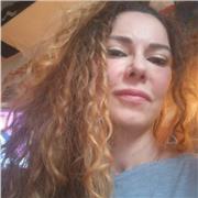 Je donne des cours de danse aux enfants et aux adultes. Cours particuliers ou collectifs. Mon expérience de danseuse professionnelles internationale me permet de donner des cours uniques dont les influences sont cabaret et modern jazz